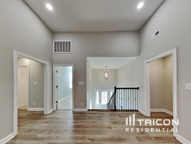 Building Photo - 1008 Shirley Dr