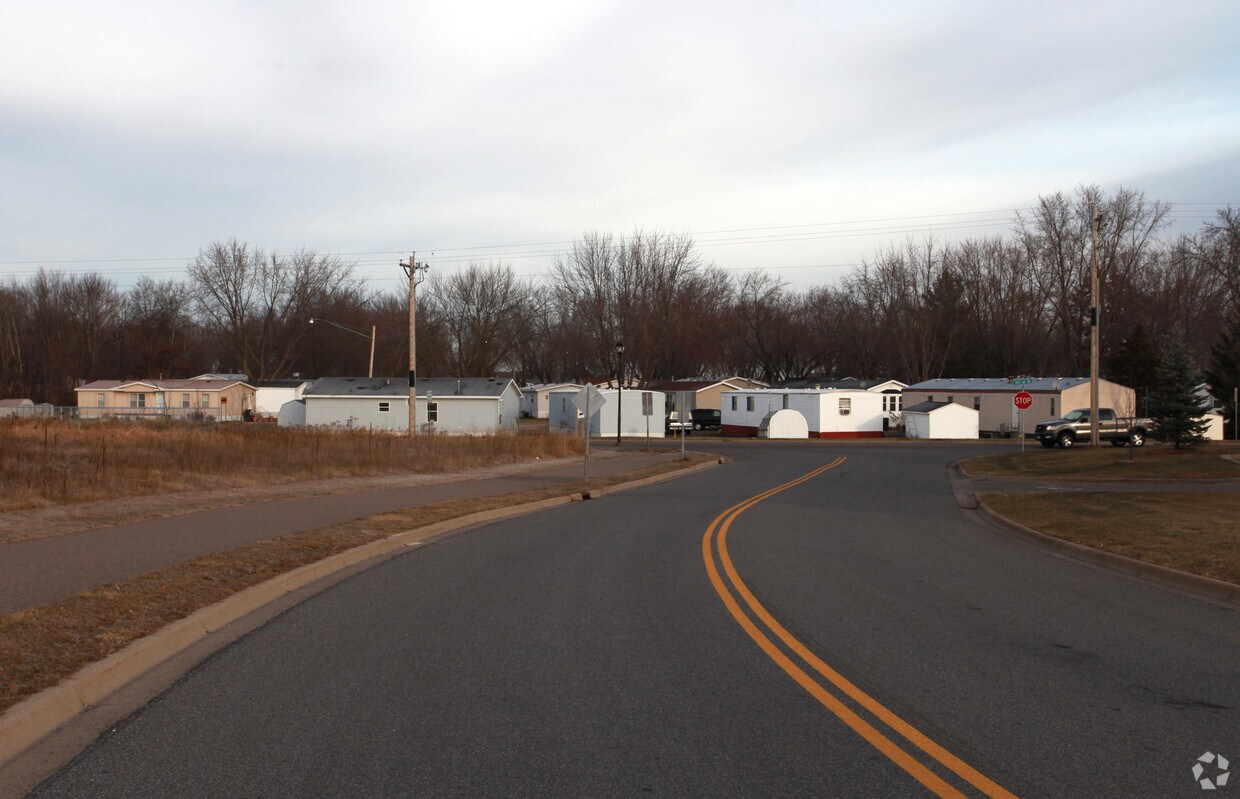 Building Photo - Village Green