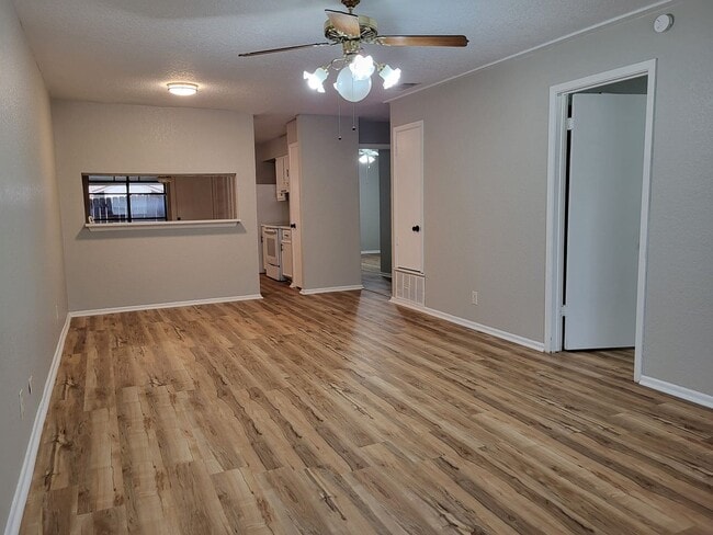 Building Photo - Beautifully Remodeled Condominium for Immediate Move-In