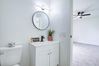 Building Photo - 402 Tresvant Dr