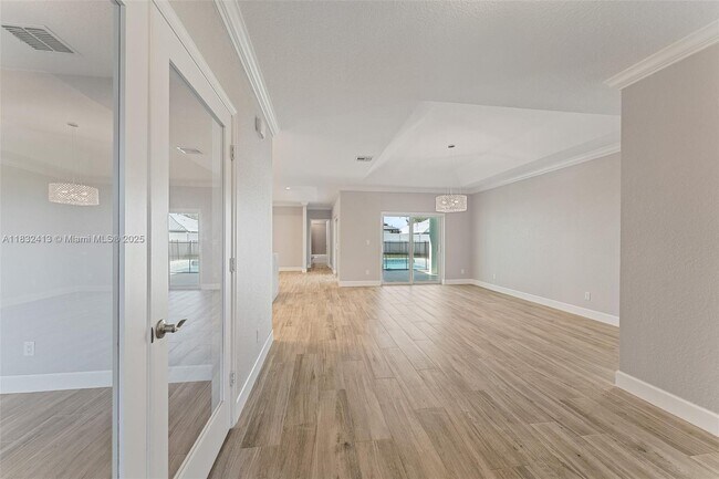 Building Photo - 4610 SW Masefield St