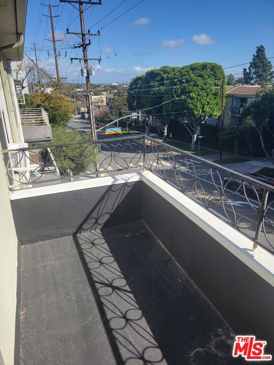 Foto del edificio - 8551 Holloway Dr