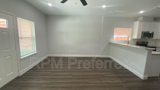 Foto del edificio - 6322 Eastwood St