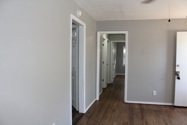 Foto del edificio - 3 bedrooms with appliances!