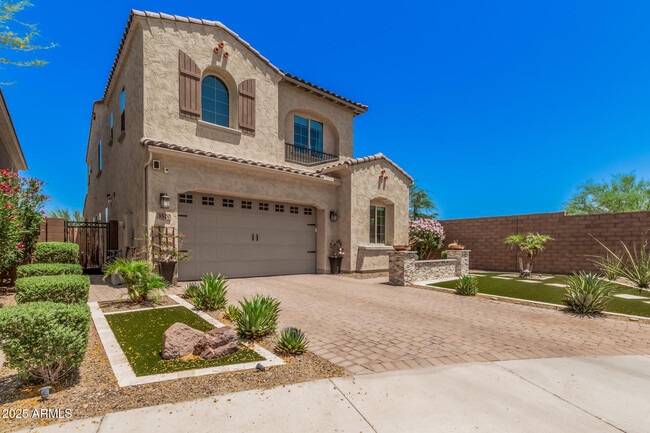 Building Photo - 3520 E Robin Ln