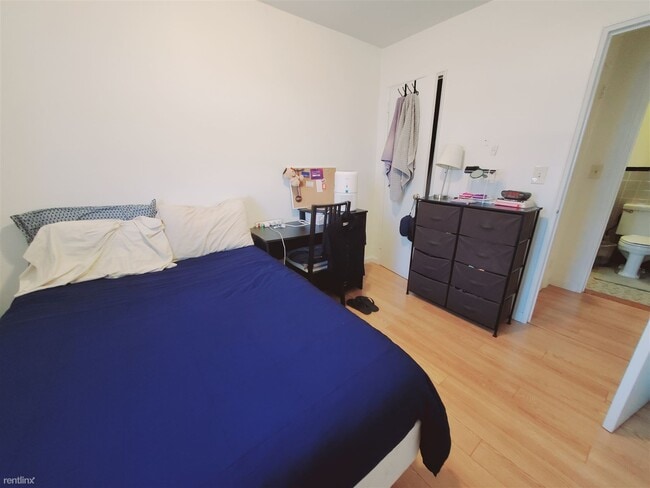 Building Photo - 1 br, 1 bath Condo - 700 Summer St Unit 6