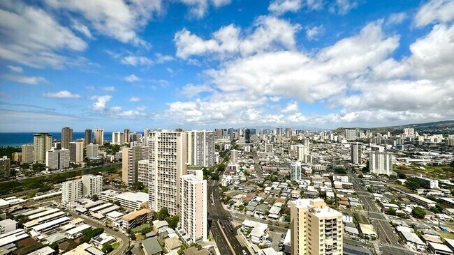 Building Photo - 2499 Kapiolani Blvd
