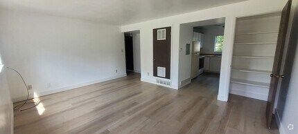 Building Photo - 627 600 W