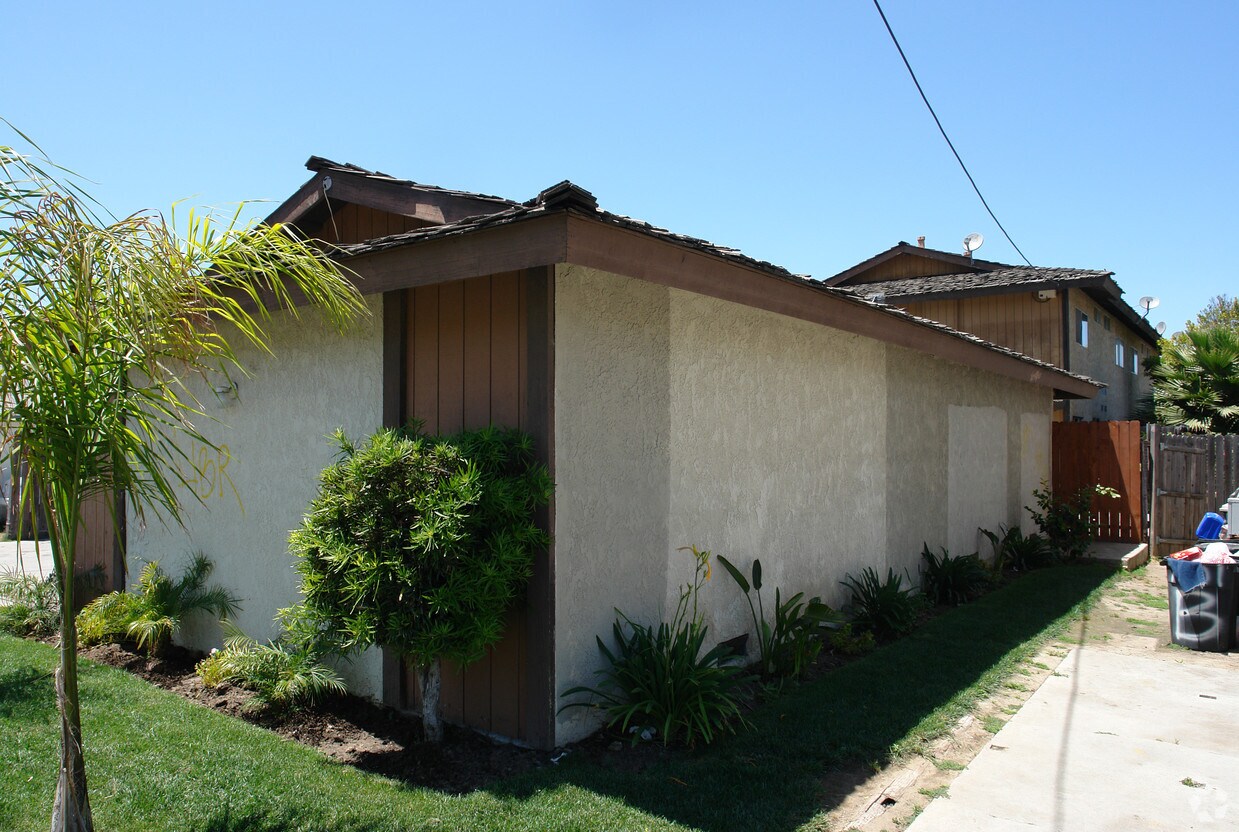Building Photo - 7771 Sycamore Ave