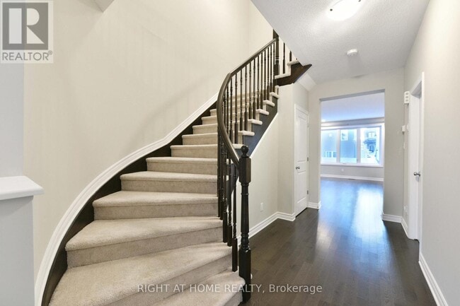 Building Photo - 630 Eagle Crest Heights