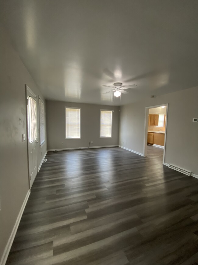 Building Photo - 2918 Tampa Ave