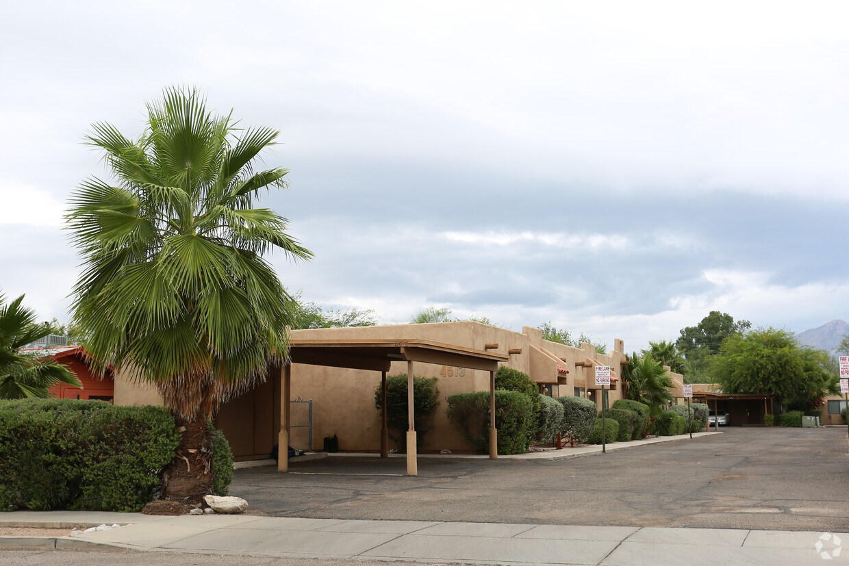 Foto del edificio - 4513 E Belvedere Ave