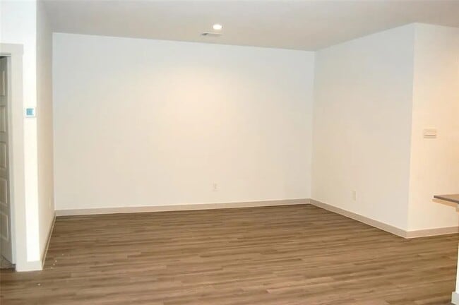 Building Photo - 7839 Murciana Dr
