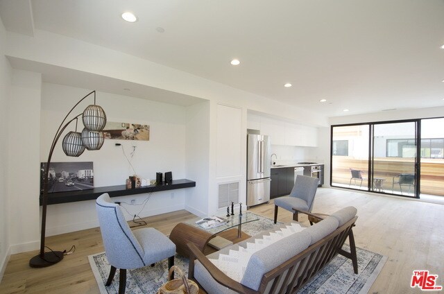 Building Photo - 860 S Wilton Pl