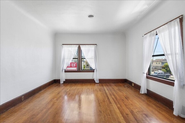 Building Photo - 1089 Park Ave