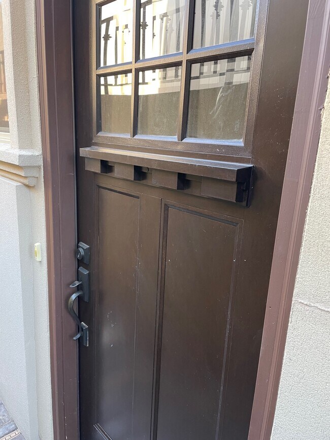 Puerta principal - 69 Parkwood Ave