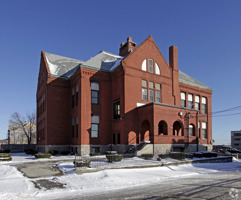 Primary Photo - 104 Beacon Ave