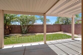 Building Photo - 10467 Lilac Tree Ave