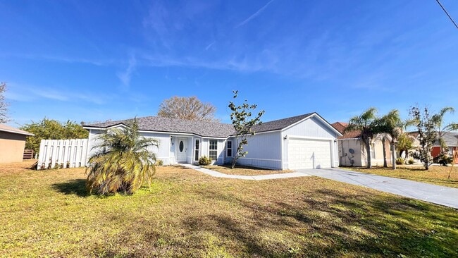 Building Photo - Available now! 3BD/2BA Experience Year-Rou...