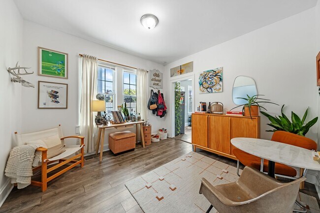 Foto del edificio - 1276 W 67th St