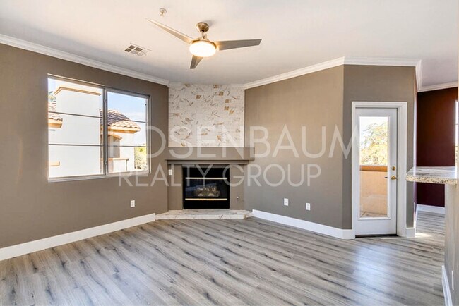 Building Photo - Gorgeous 2-beds, 2-baths condo in the pres...