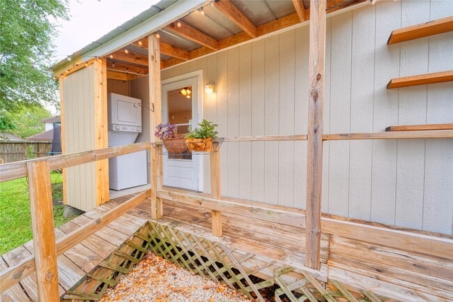 Foto del edificio - 6951 Leandra Dr