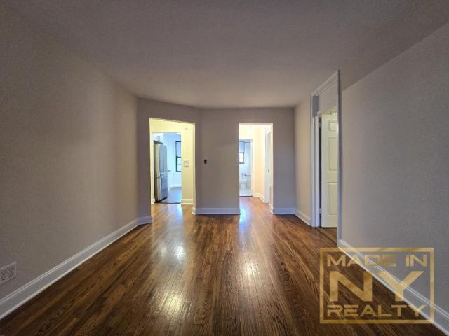 Foto del edificio - 2 bedroom in SUNNYSIDE GARDENS NY 11104