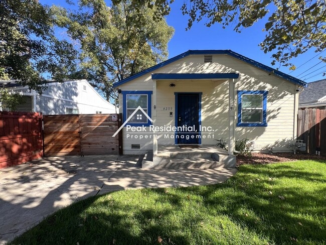 Foto del edificio - Nicely Updated 2bd/1ba House With Large Yard!