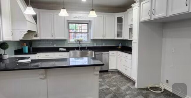 Foto del edificio - 615 O'Kane St