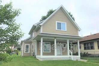 Building Photo - 2211 Queen Ave N