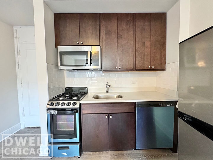 Primary Photo - 3333 W Diversey Ave