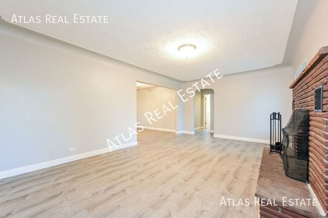 Building Photo - 5493 S Datura St
