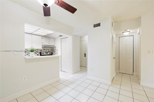 Building Photo - 6530 Lake Patricia Dr