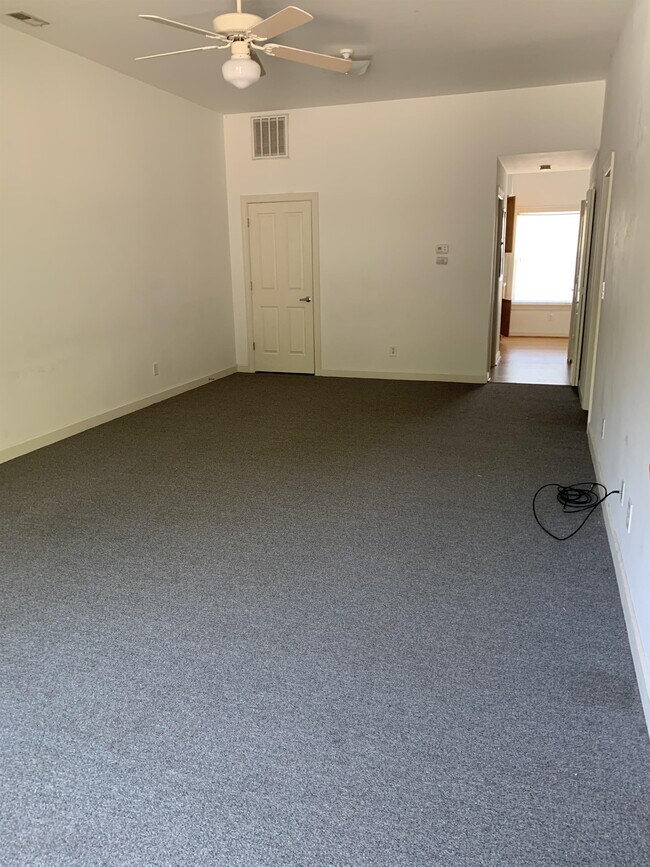 Building Photo - 104 Walnut Grove Ct