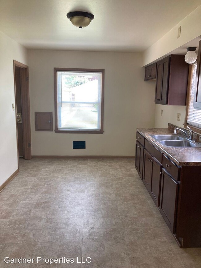 Building Photo - 3 br, 1 bath House - 3900 N 93rd Street