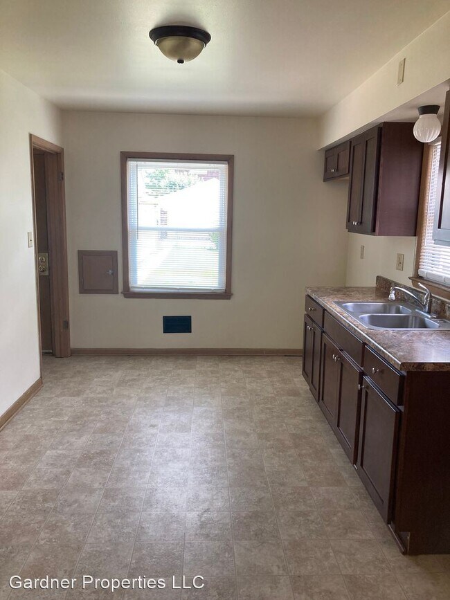 Foto del edificio - 3 br, 1 bath House - 3900 N 93rd Street