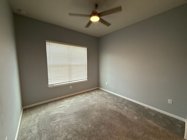 Building Photo - 12970 Brookside Moss Dr