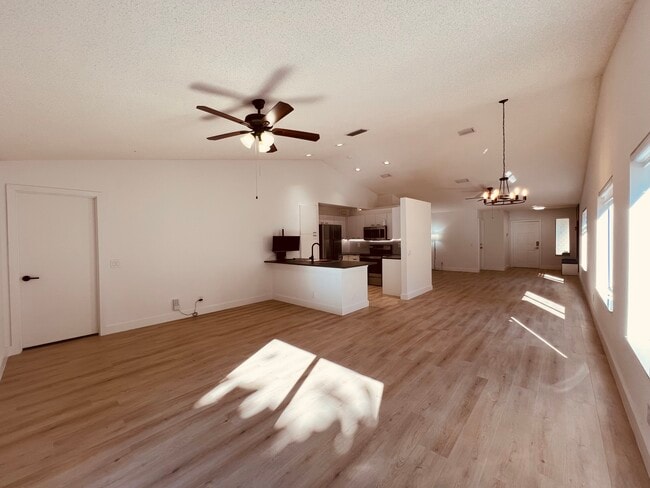 Building Photo - 1611 Palermo Dr