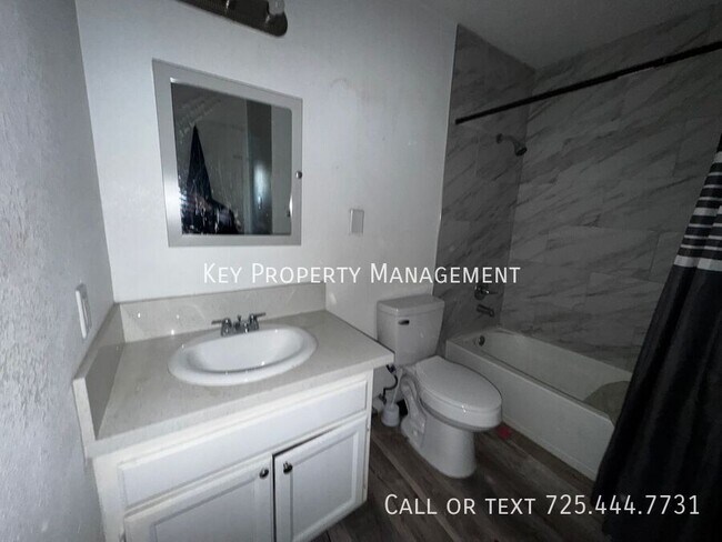 Foto del edificio - 2 BEDROOM 2 BATH, FIRST FLOOR UNIT, RENOVA...