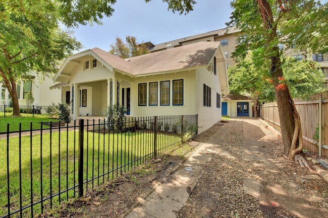 Foto del edificio - 6bed/3bath House in West Campus