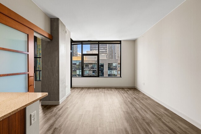 Building Photo - Via 6