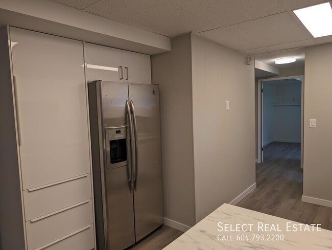 Building Photo - 45574 Lewis Ave