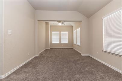 Foto del edificio - Prime Location with Style, Space & Conveni...