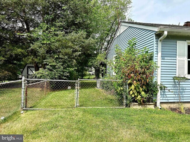 Foto del edificio - 6732 Harrison Ln