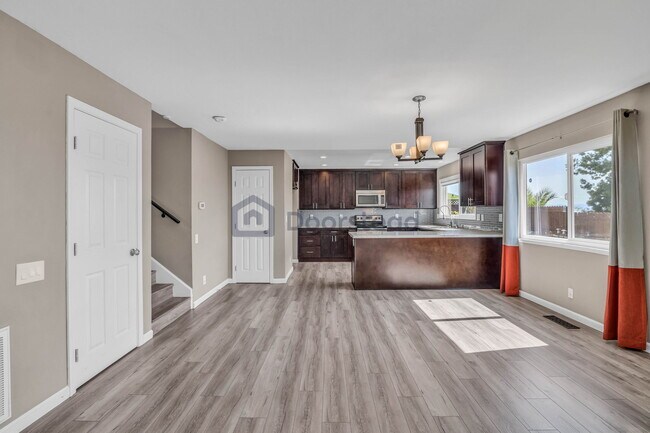 Building Photo - 601 Appian Way
