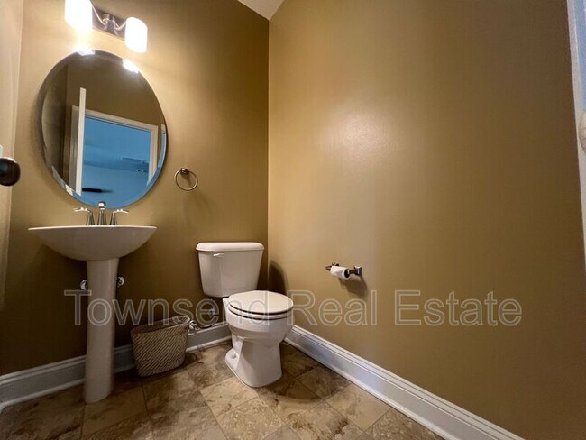 Building Photo - 4411 Low Oak Ct