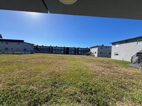 Building Photo - 4250 SW 67th Ave