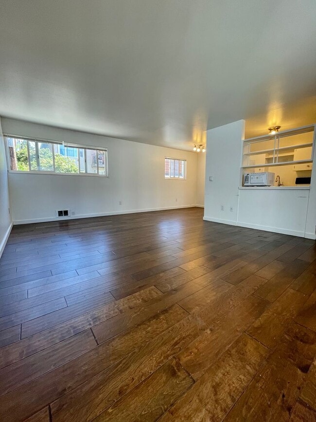 Interior Photo - Bellevue Manor