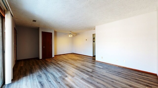 Building Photo - 715 S Golfcrest Rd