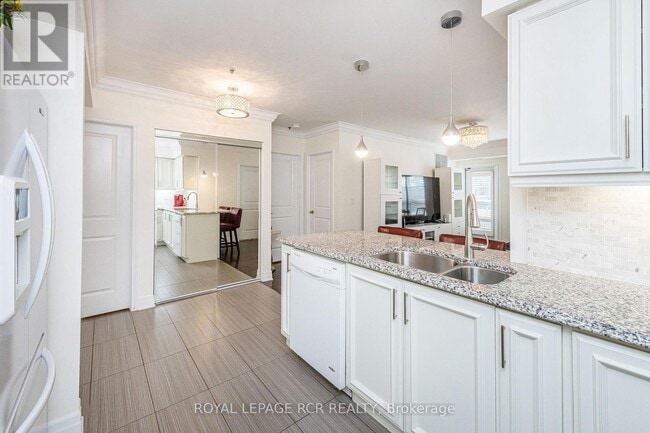 Building Photo - 60 Baycliffe Cres